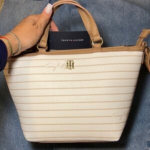 Tommy Hilfiger Cream and Tan Tote Bag with Rope design